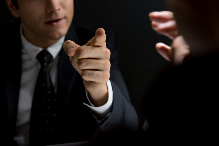 Conflitos não resolvidos criam paranoias – especialmente no trabalho remoto