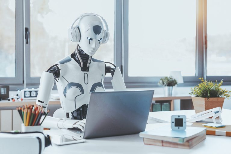 Como a inteligência artificial pode ajudar ou prejudicar os roteiristas em greve