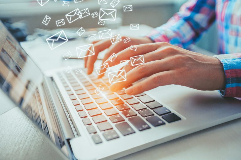 O melhor momento para enviar newsletters é… Domingo à tarde?