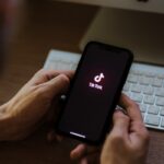 Jornalismo no TikTok: entenda como seu portal de notícias pode aproveitar essa rede